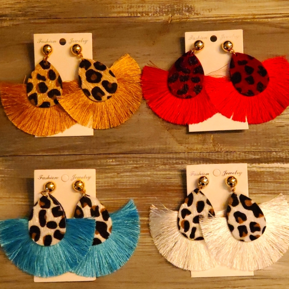 ✌️🎉HP🎉 Big Statement Earrings